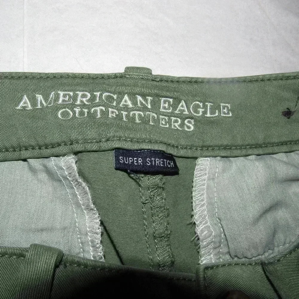 AMERICAN EAGLE Midi Super Stretch Green Shorts 4 - Picture 4 of 5